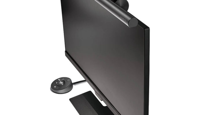 BenQ ScreenBar lampe de bureau LED pour écran PC, Alimentée par USB, Gain  d'espace, Eclairage intelligent, Protection des yeux : :  Informatique