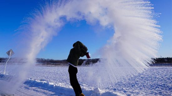 Effet Mpemba : l'eau chaude gèle plus vite que l'eau froide