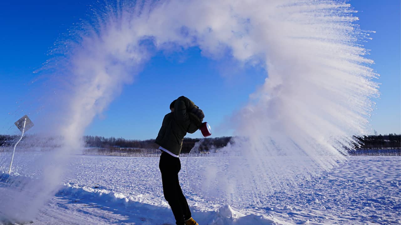 L'eau Froide Boue Plus Vite Que L'eau Chaude