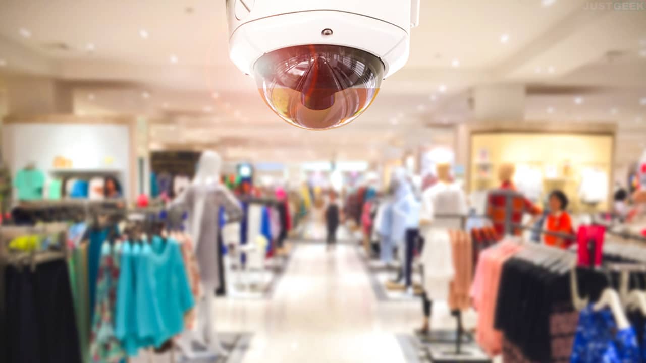 Caméra de surveillance dans une boutique physique
