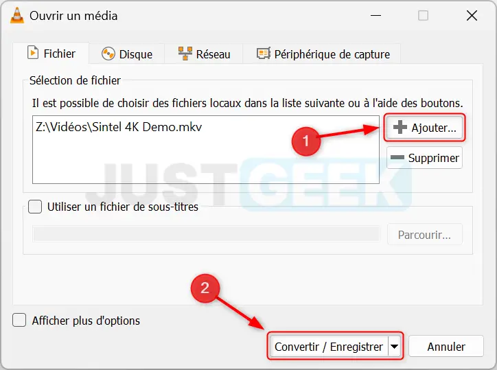 Fenêtre VLC de sélection des fichiers avec un fichier MKV ajouté et le bouton 'Convertir / Enregistrer' mis en évidence.