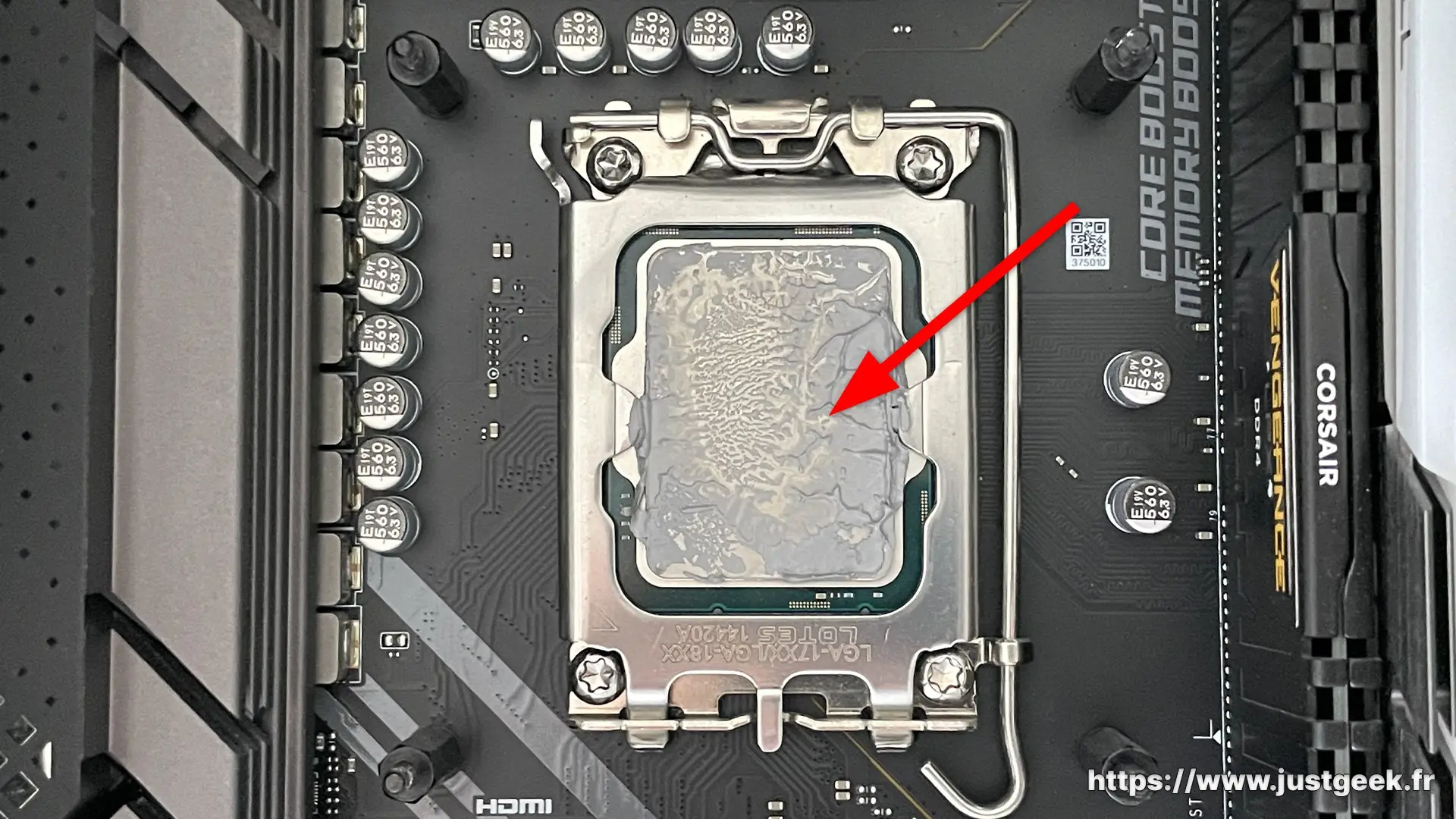 Nettoyer l'ancienne pâte thermique sur le processeur (CPU)