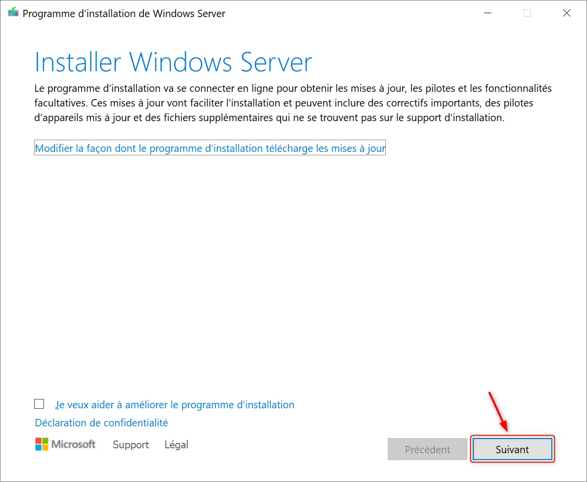 Lancement du programme d'installation de Windows 11, indication "Installer Windows Server" à l'écran