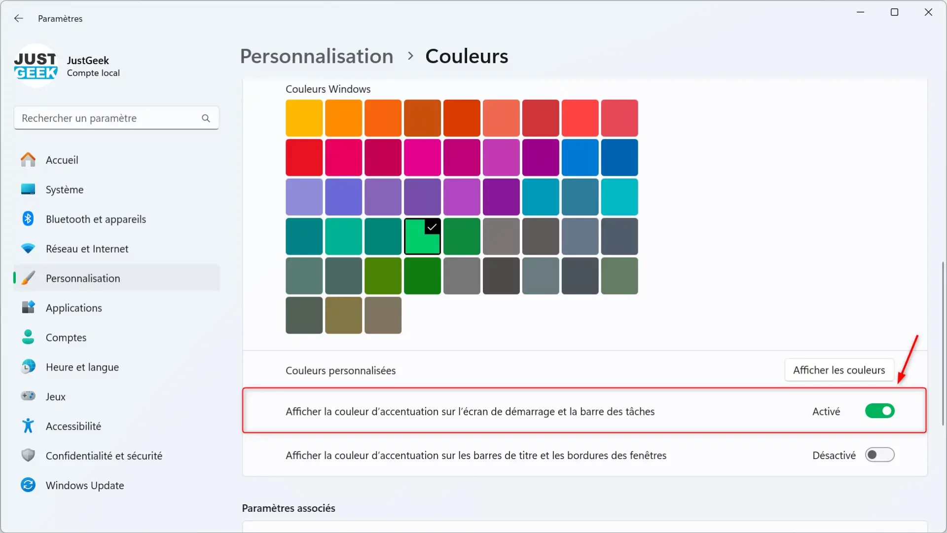 Activer la fonction « Afficher la couleur d'accentuation sur l'écran de démarrage et la barre des tâches ».