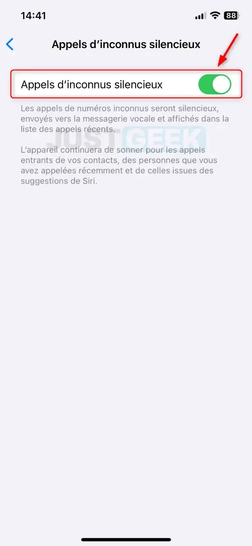 Interrupteur à côté de l'option 'Appels d'inconnus silencieux' dans les réglages du téléphone, en position activée.