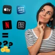 Femme pensive entourée de logos de services comme Netflix, Spotify ou Prime Video, symbolisant le coût mensuel des abonnements numériques en 2025