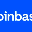 Logo Coinbase avec effet de glitch illustrant une fuite de données causée par des agents corrompus en mai 2025