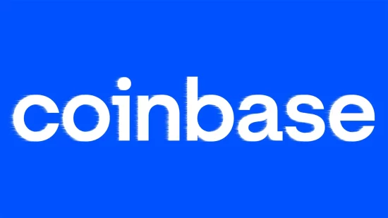 Logo Coinbase avec effet de glitch illustrant une fuite de données causée par des agents corrompus en mai 2025