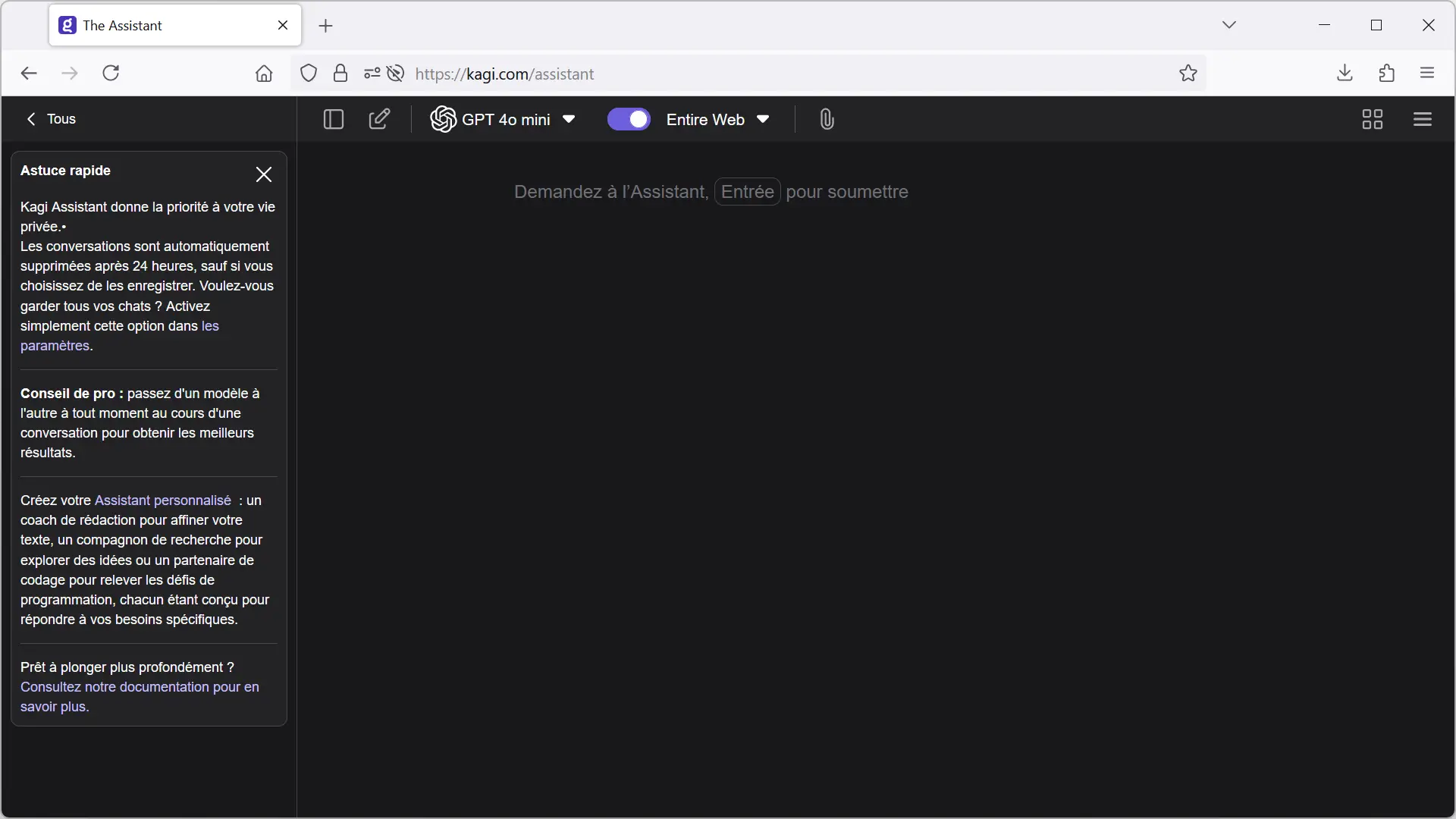 Interface de l'assistant IA de Kagi avec options de confidentialité et choix de modèles.
