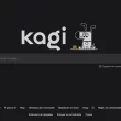 Page d’accueil du moteur de recherche Kagi avec interface sombre et logo illustré.
