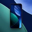 Aperçu du fond d’écran iOS 26 en mode sombre affiché sur un iPhone