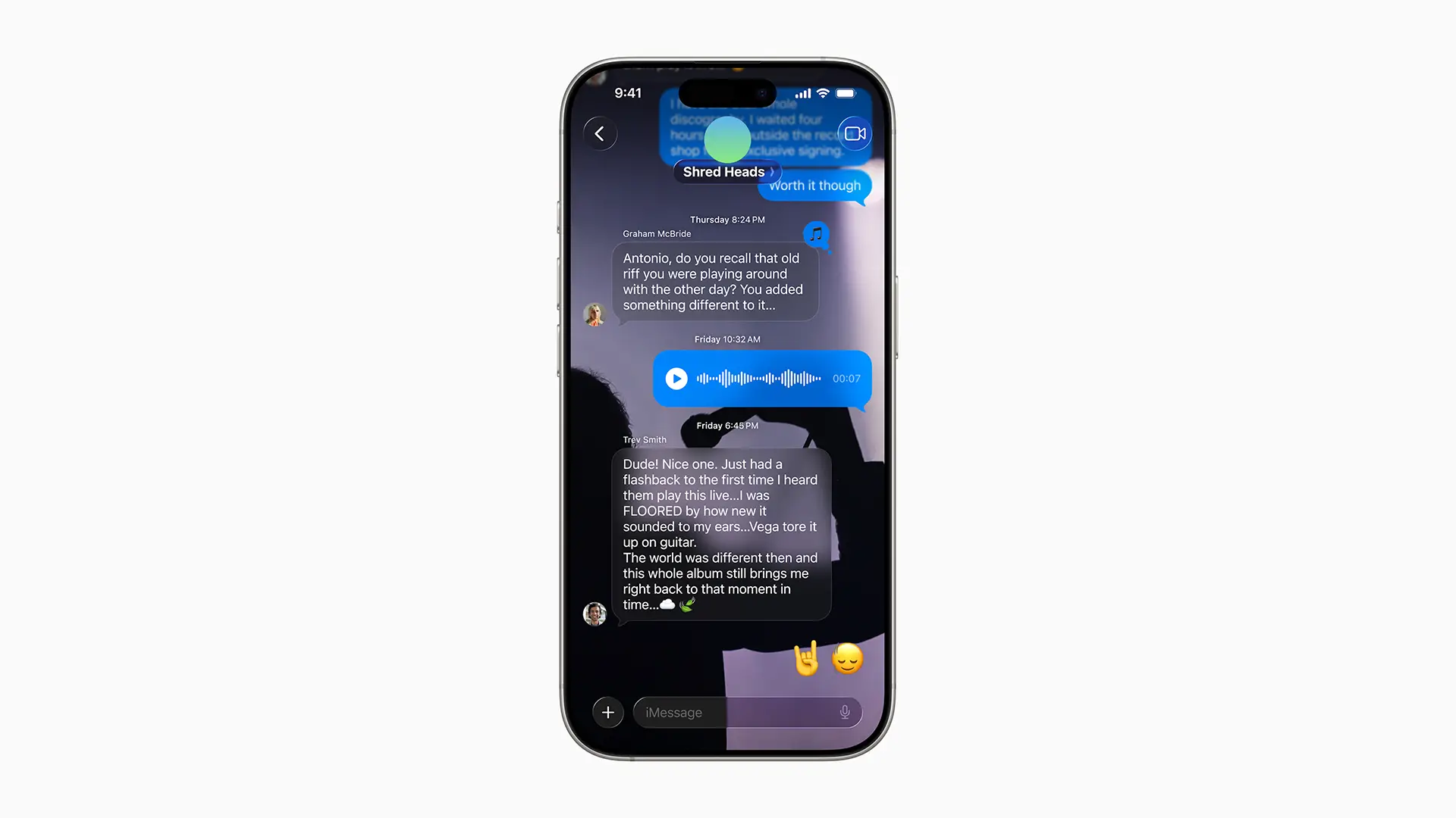 Interface iOS 26 avec fond de discussion personnalisé dans iMessage