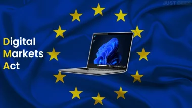 Ordinateur Windows 11 sur fond drapeau européen illustrant les changements imposés par le Digital Markets Act