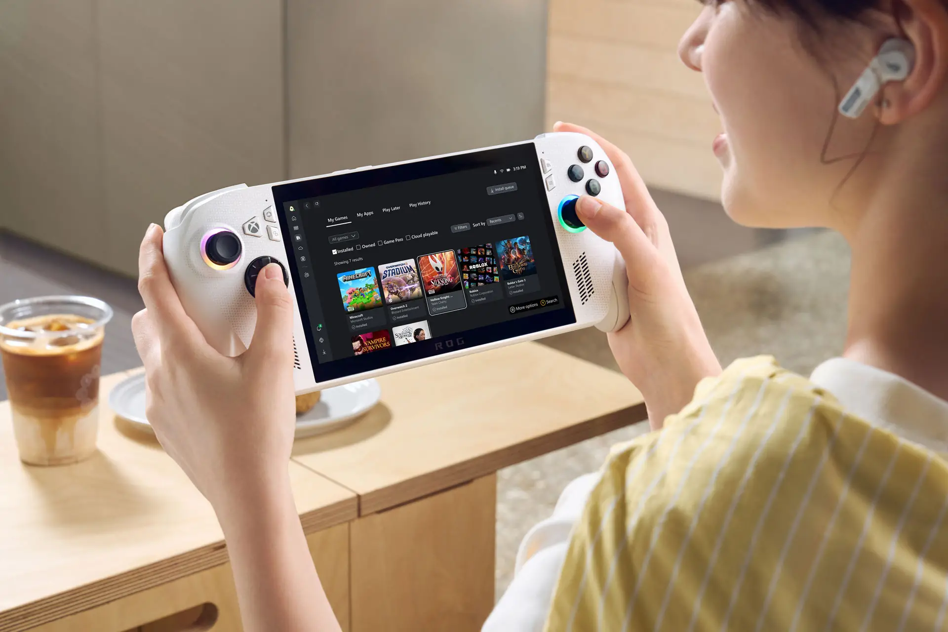 Les Xbox Ally et Ally X en situation, conçues pour jouer partout avec confort
